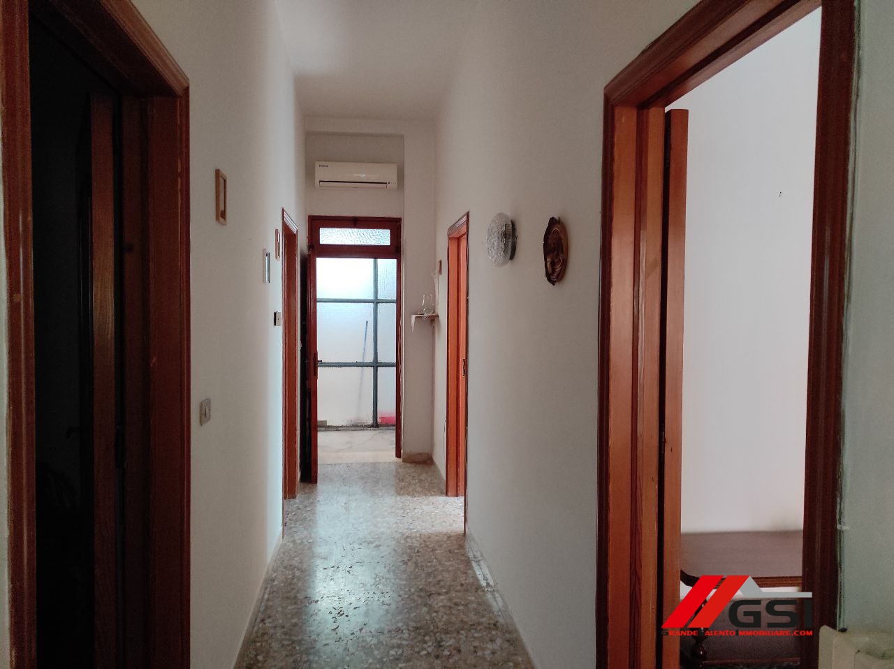 Immagine 8 di Villa in vendita  10 a San Michele Salentino