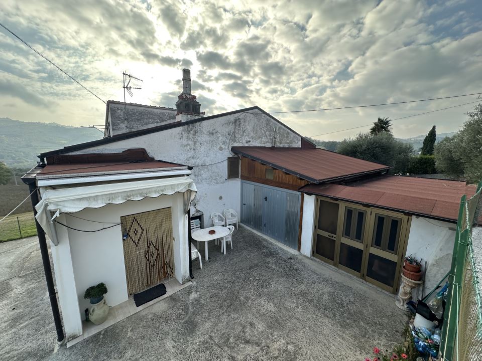 Immagine 5 di Villa in vendita  snc a Canzano