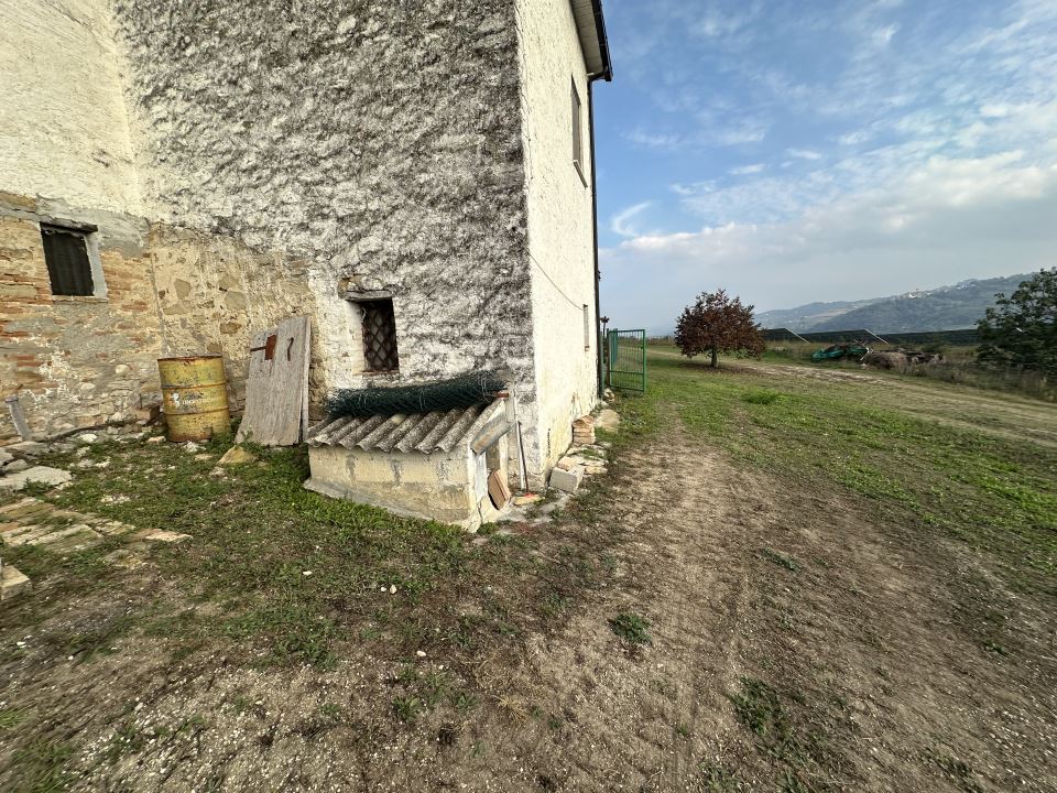 Immagine 9 di Villa in vendita  snc a Canzano