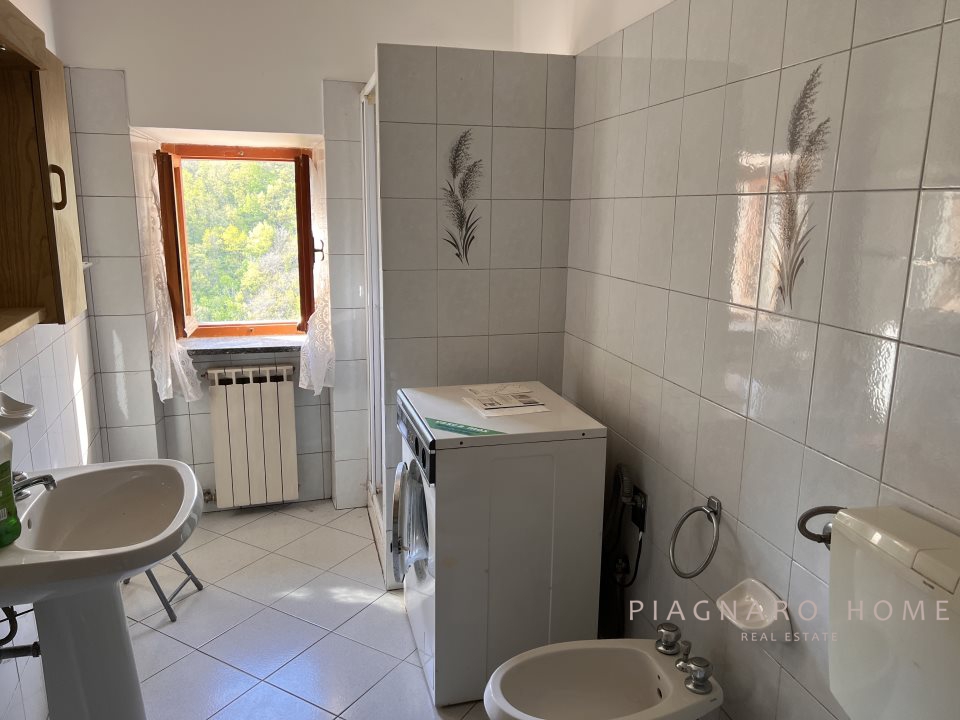 Immagine 8 di Rustico / casale in vendita  a Filattiera