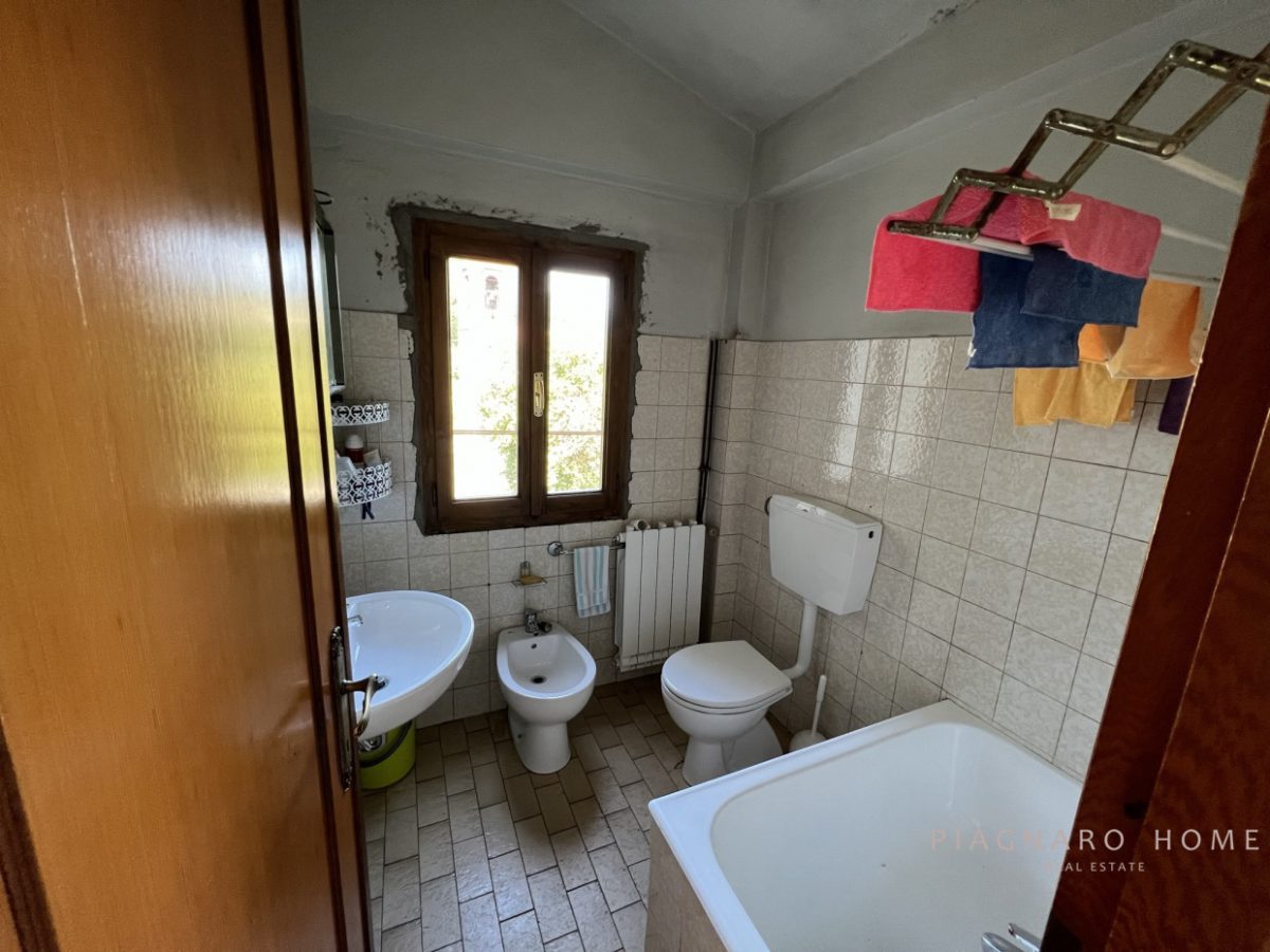 Immagine 9 di Rustico / casale in vendita  a Filattiera