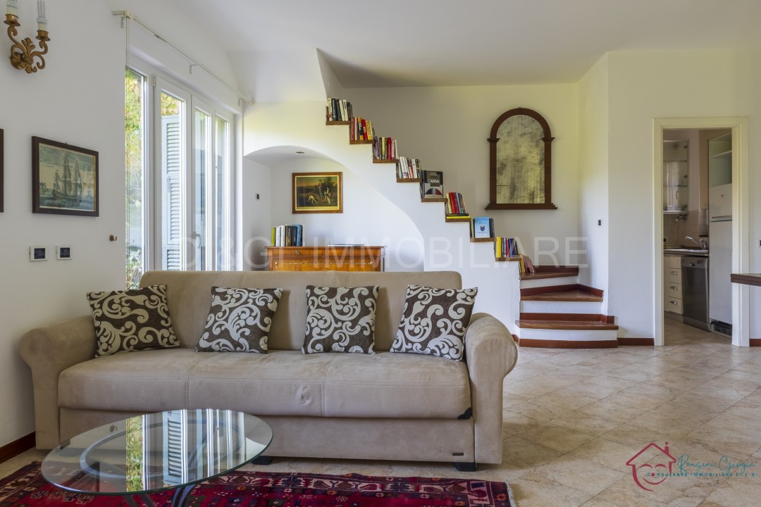 Immagine 1 di Casa semindipendente in vendita  a Garlenda