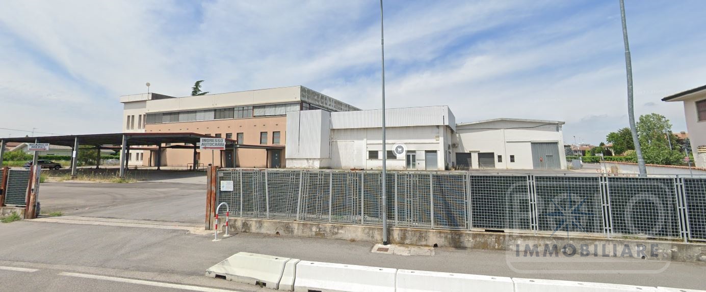 Immagine 8 di Capannone industriale in vendita  a Curtatone