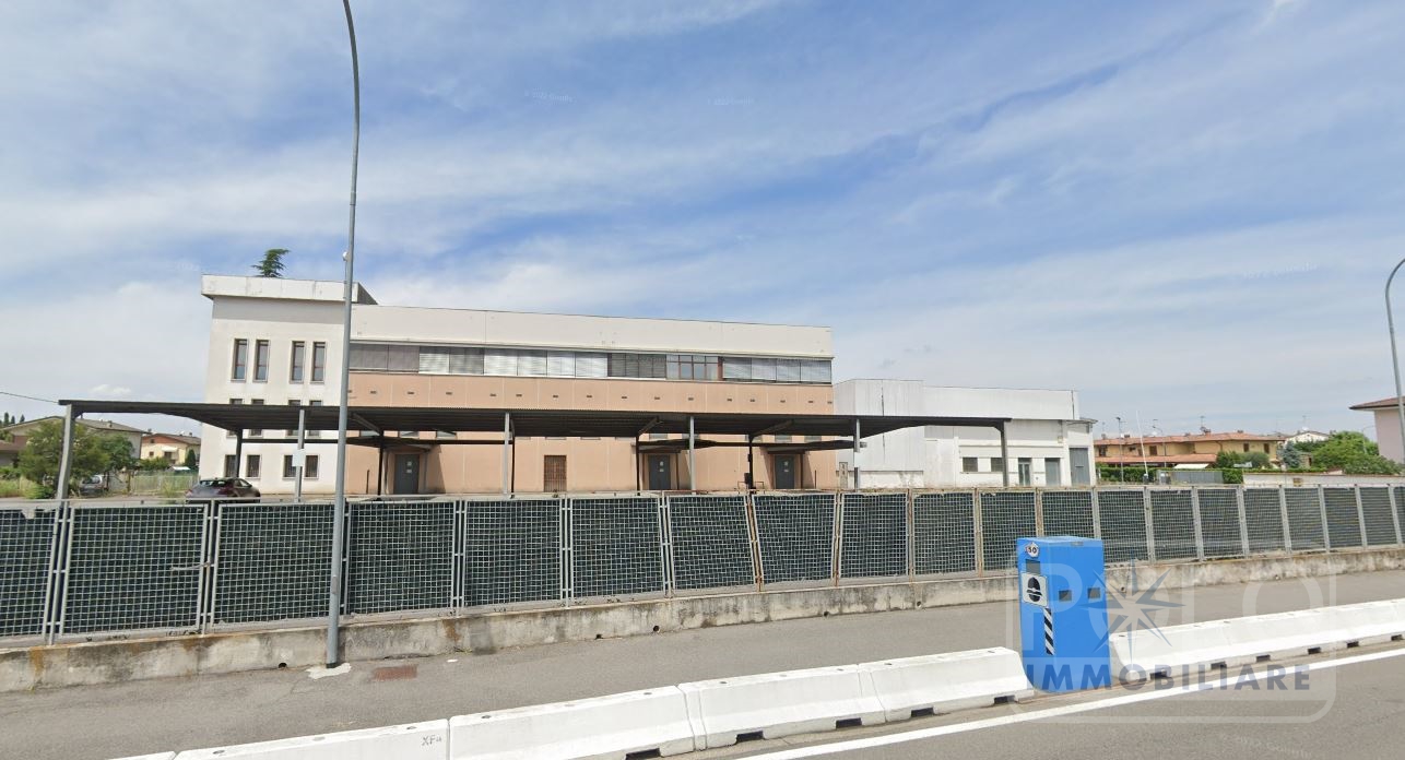 Immagine 9 di Capannone industriale in vendita  a Curtatone