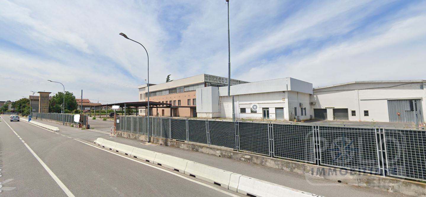 Immagine 7 di Capannone industriale in vendita  a Curtatone
