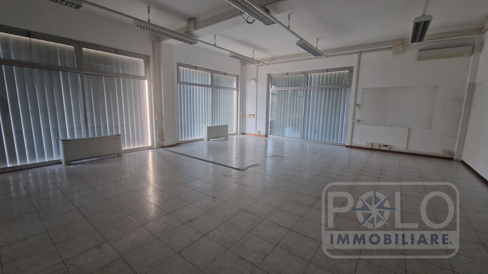 Immagine 6 di Capannone industriale in vendita  a Verona