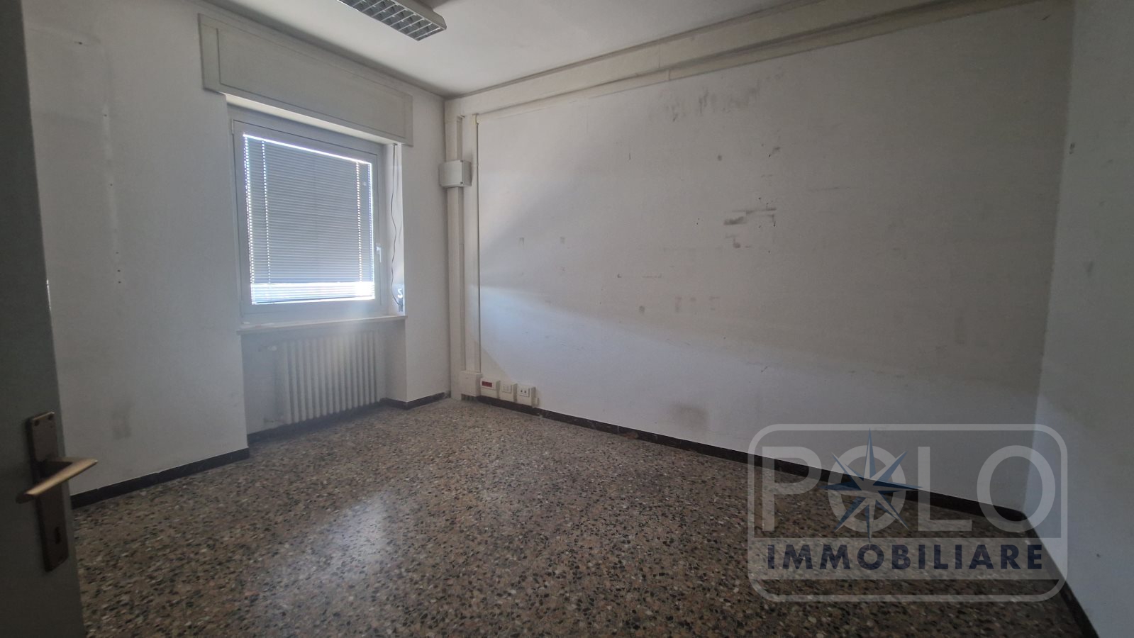 Immagine 7 di Capannone industriale in vendita  a Verona