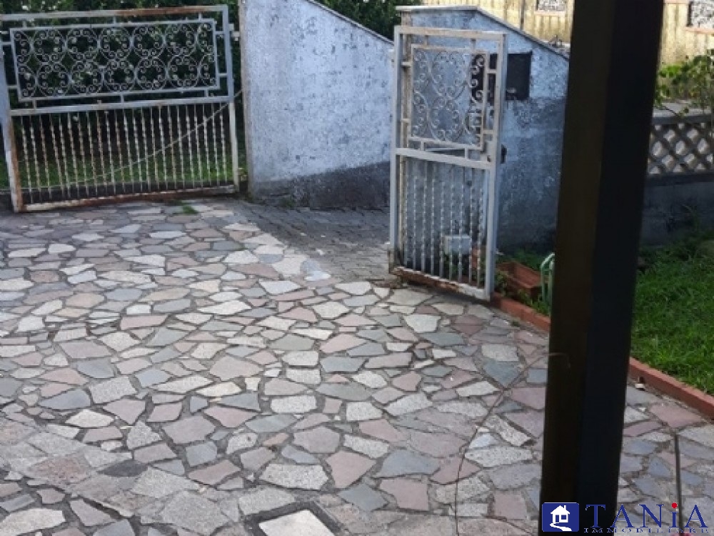 Immagine 6 di Casa indipendente in vendita  a Carrara
