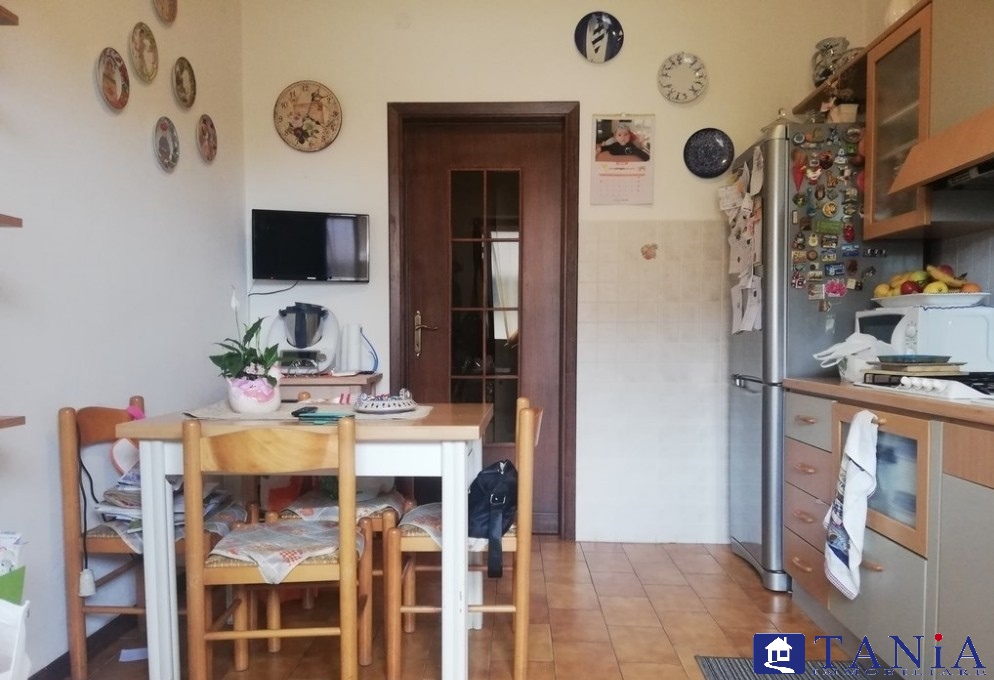 Immagine 10 di Casa indipendente in vendita  a Carrara