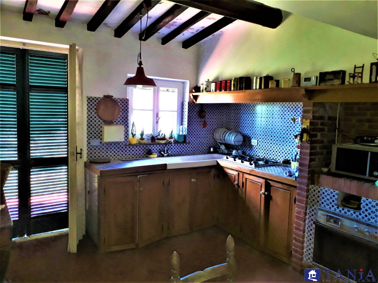 Immagine 8 di Casa indipendente in vendita  34 a Carrara