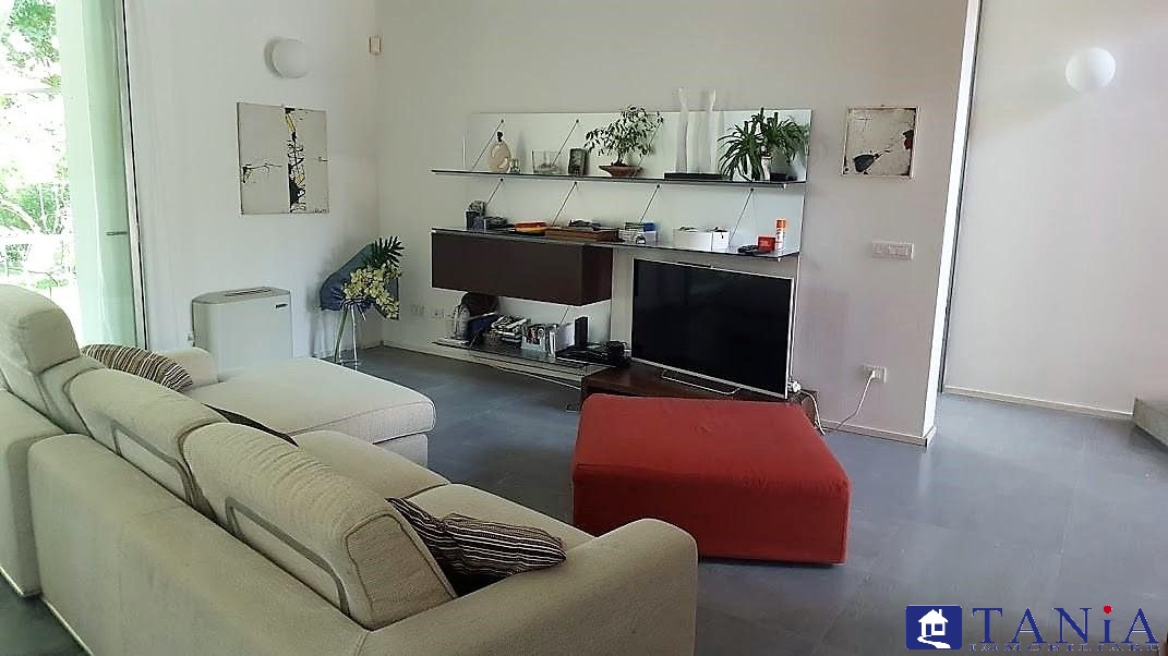 Immagine 4 di Casa indipendente in vendita  23 a Carrara