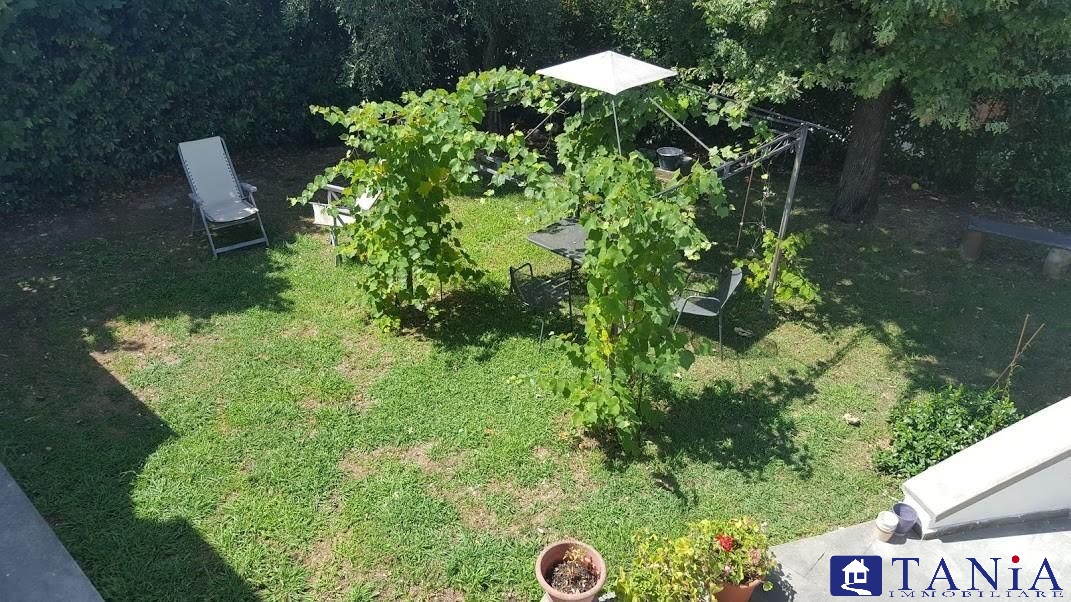 Immagine 2 di Casa indipendente in vendita  23 a Carrara