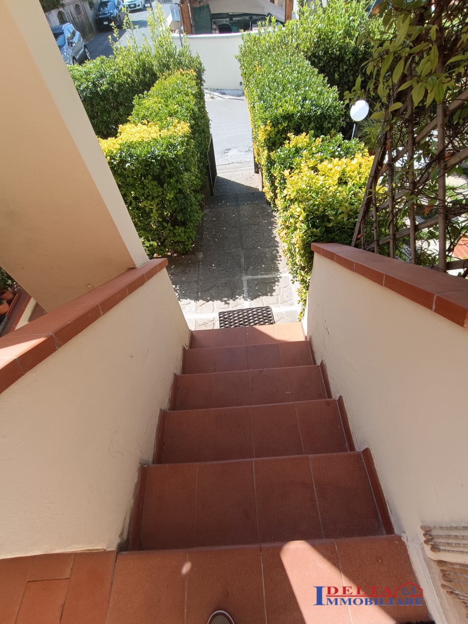 Immagine 10 di Casa semindipendente in vendita  a Rosignano Marittimo