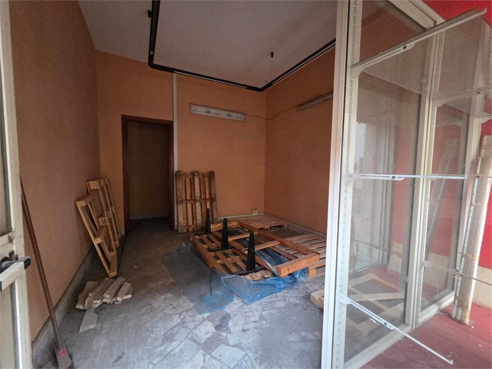 locale commerciale in vendita a Casoria in zona Centro Storico