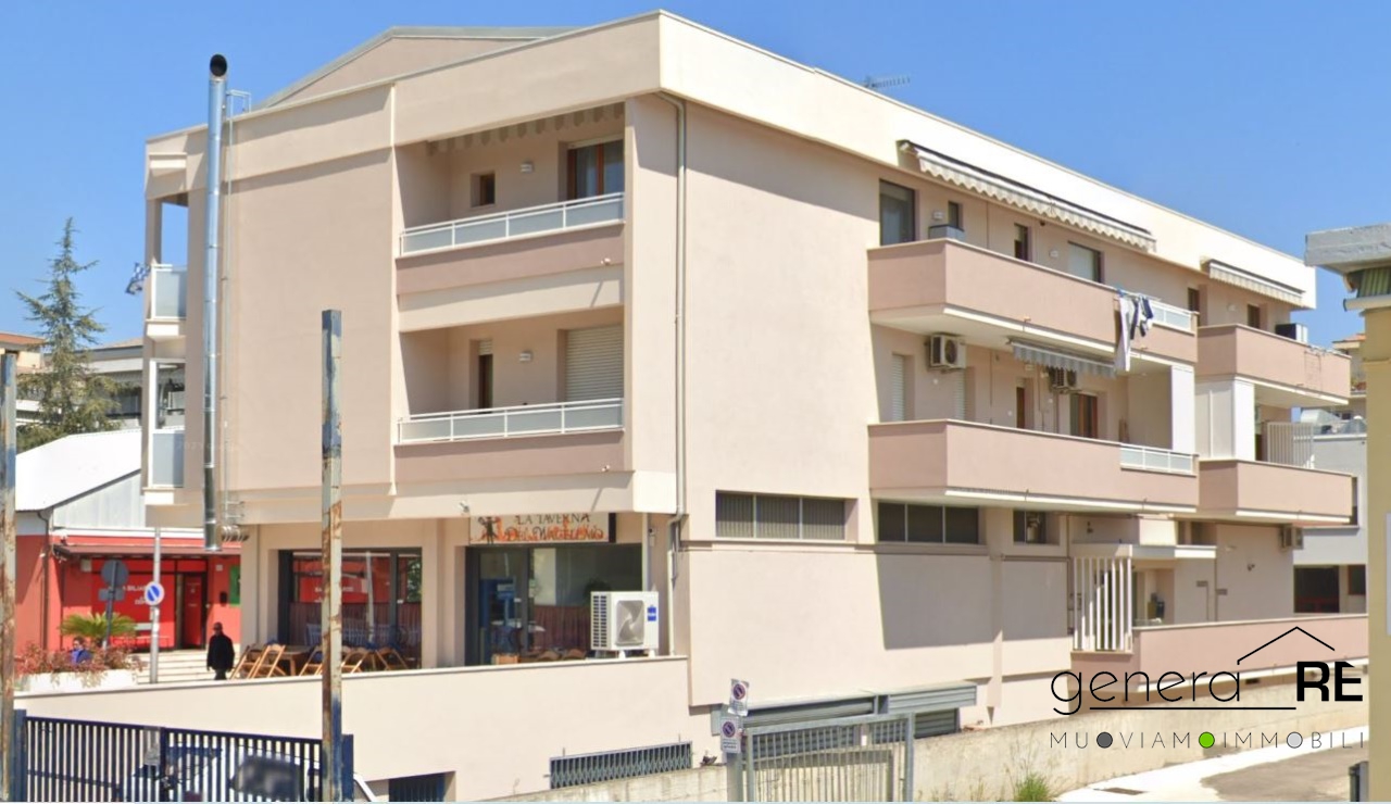 Immagine 1 di Magazzino in vendita  a Montesilvano