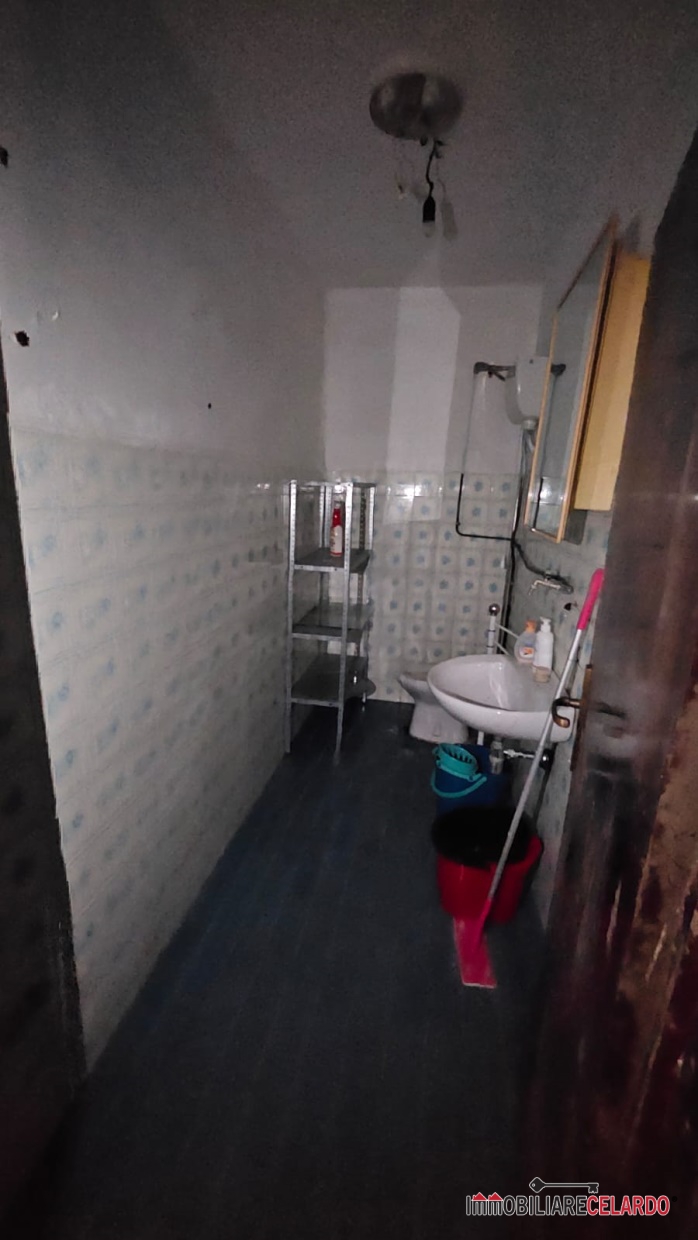 Immagine 7 di Negozio in vendita  a Colle Di Val D'elsa