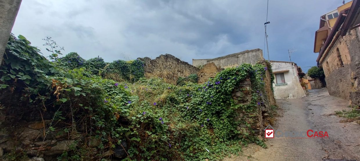 Immagine 2 di Rustico / casale in vendita  a Messina