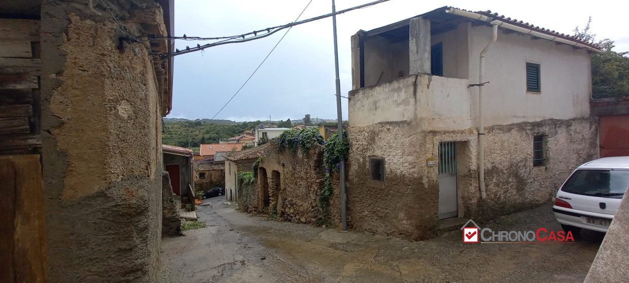 Immagine 5 di Rustico / casale in vendita  a Messina