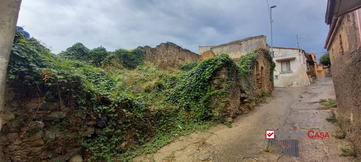 Immagine 6 di Rustico / casale in vendita  a Messina