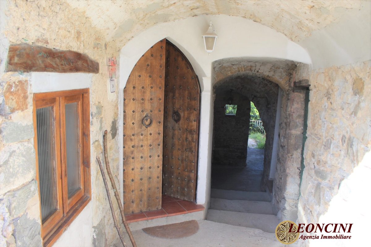 Immagine 2 di Rustico / casale in vendita  17 a Tresana