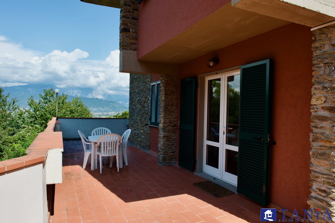 Immagine 1 di Casa semindipendente in vendita  1 a Ameglia