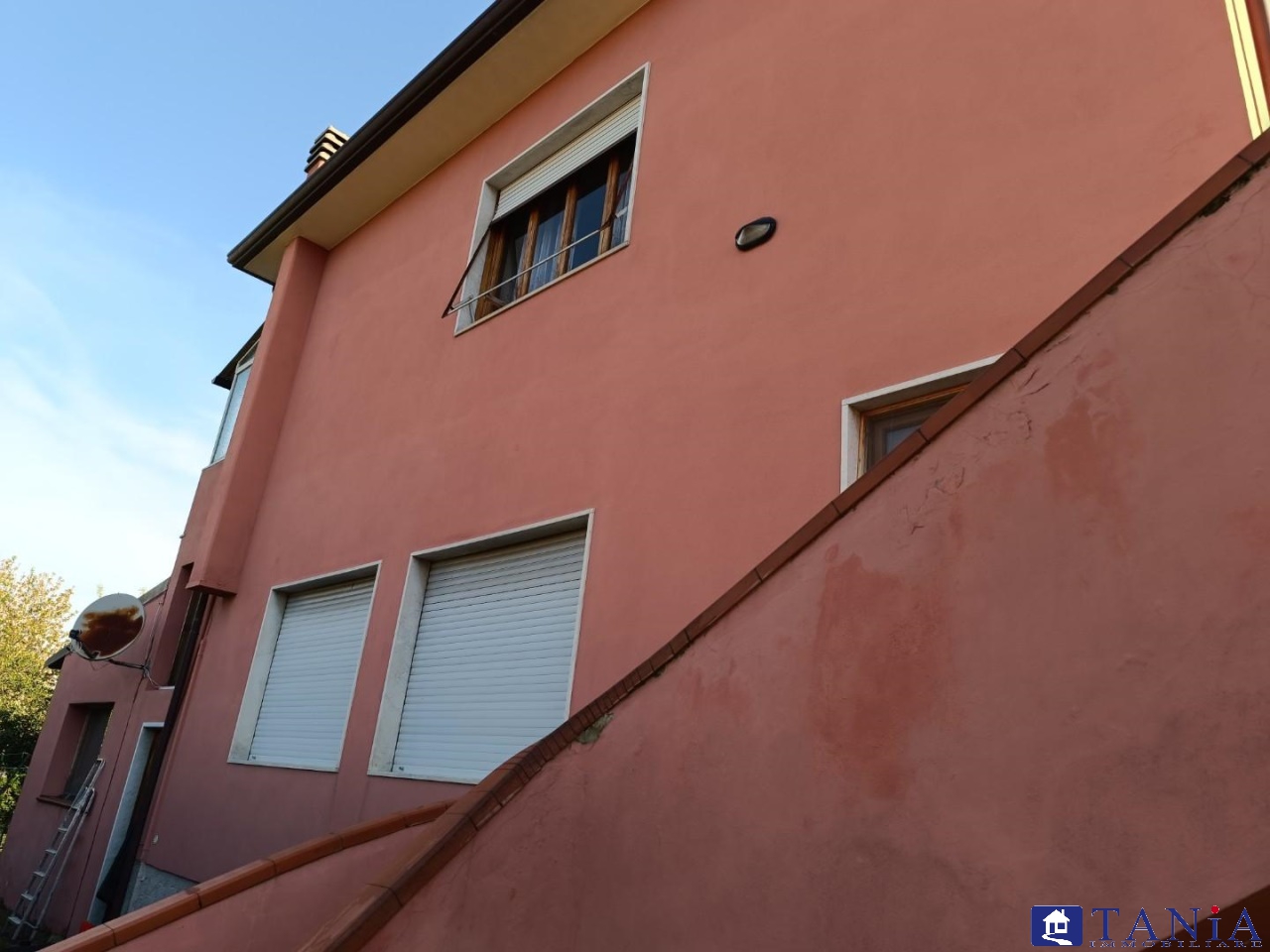 Immagine 5 di Casa semindipendente in vendita  23 a Carrara
