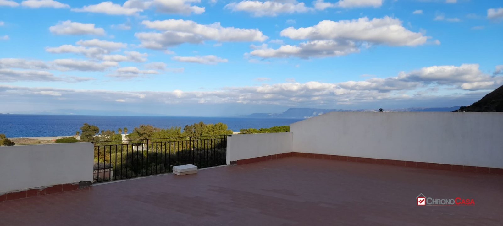 Immagine 2 di Villa in vendita  a Messina