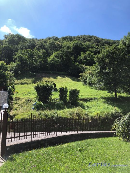 Immagine 5 di Terreno edificabile in vendita  a Canzo