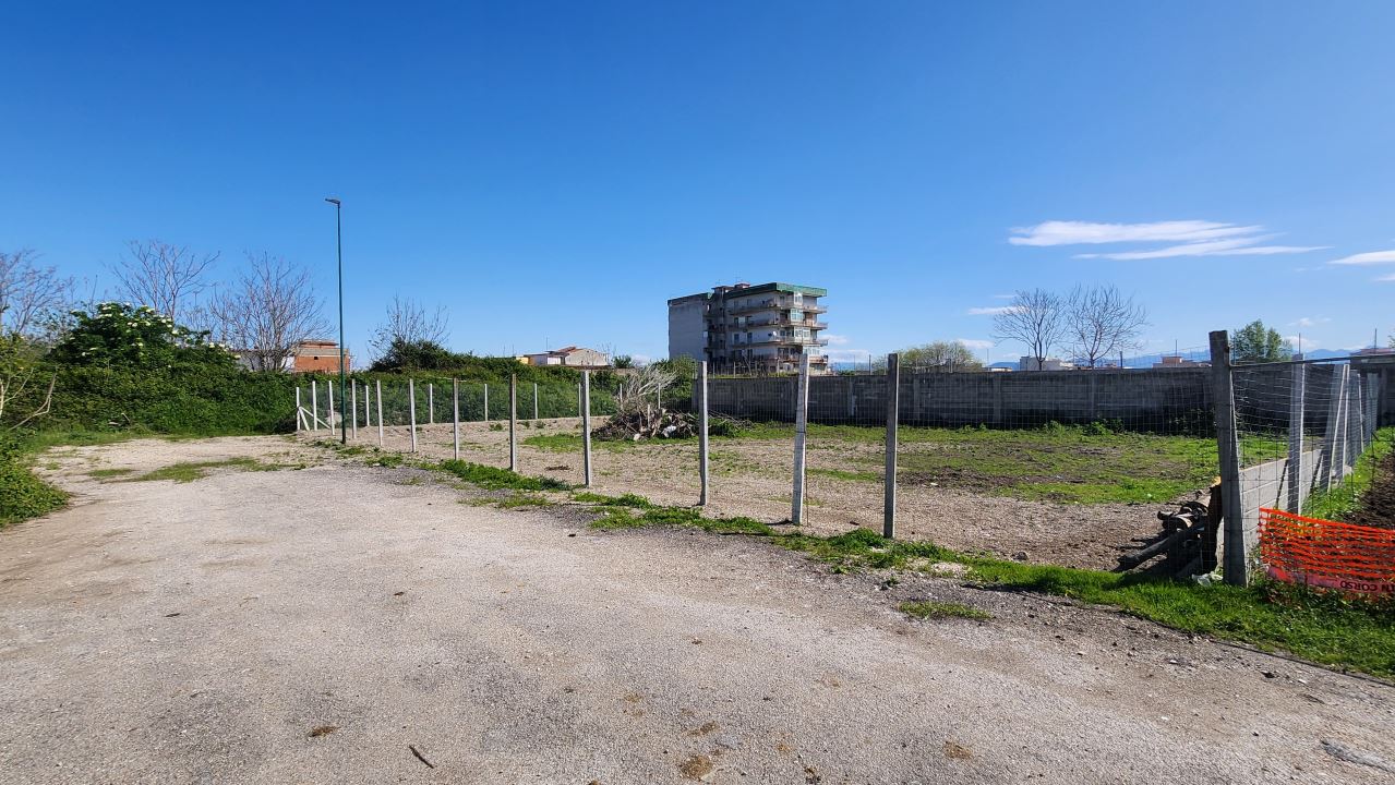 Immagine 2 di Terreno edificabile in vendita  a Casoria