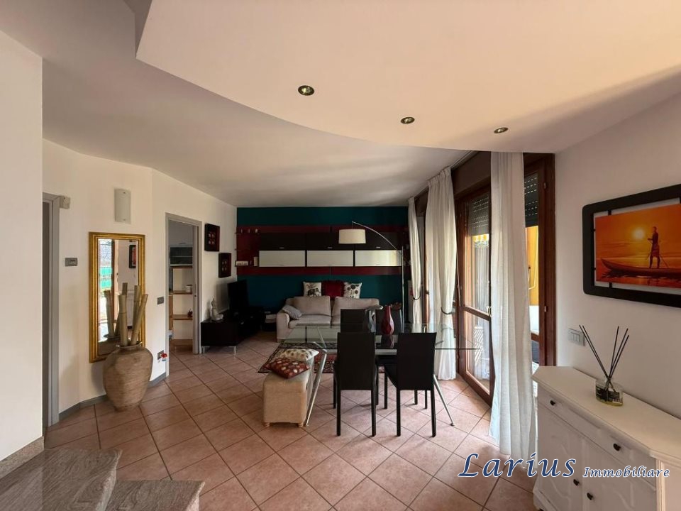 Immagine 10 di Villetta a schiera in vendita  17 a Erba