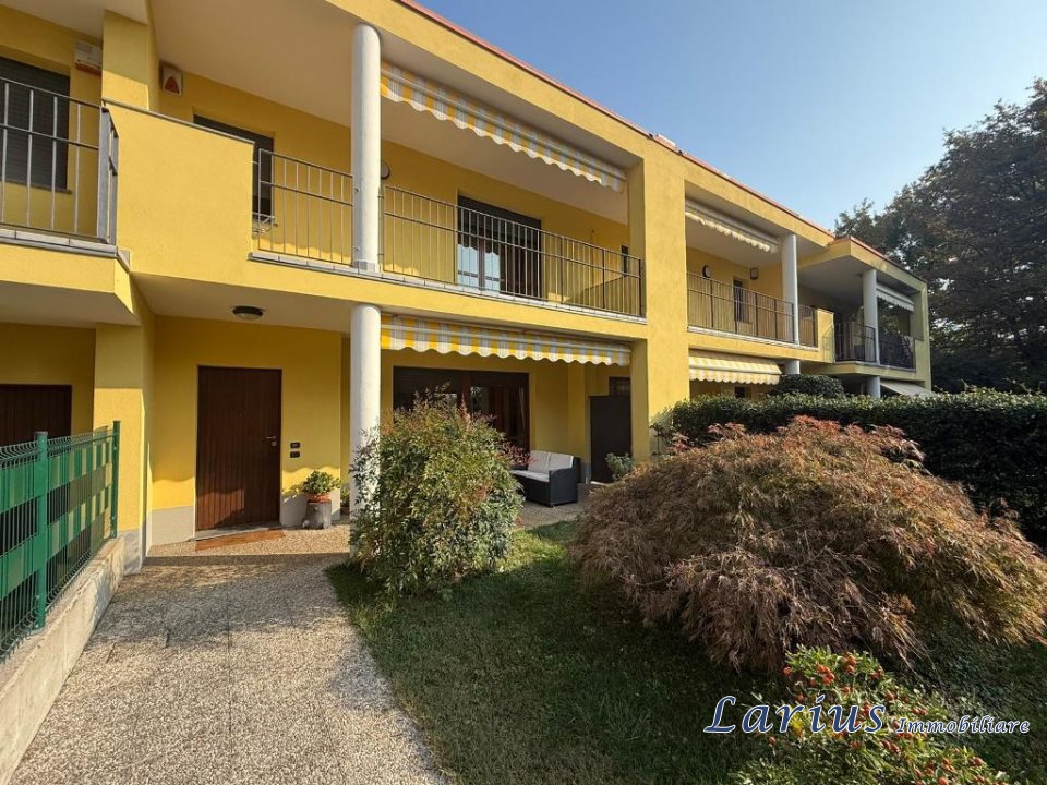 Immagine 2 di Villetta a schiera in vendita  17 a Erba