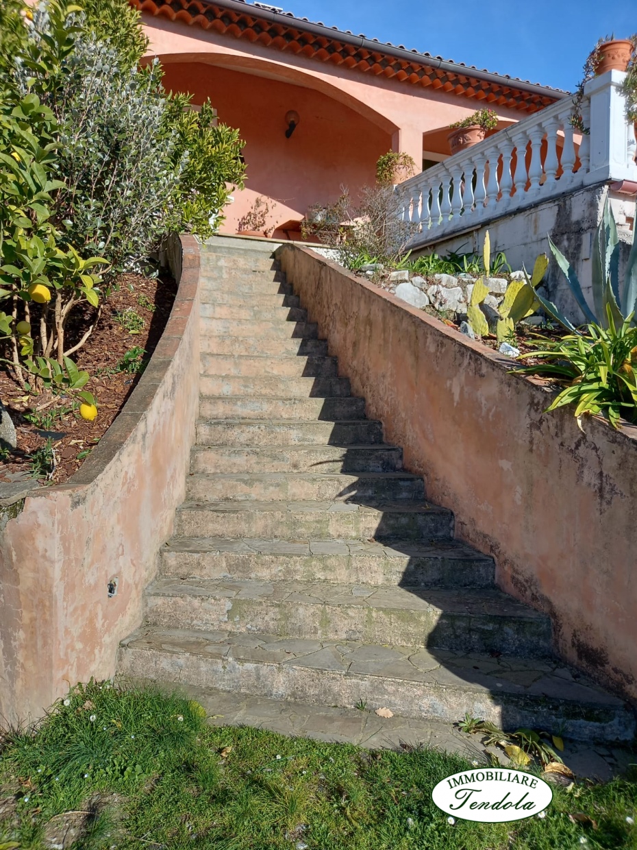Immagine 4 di Villa in vendita  a Sarzana