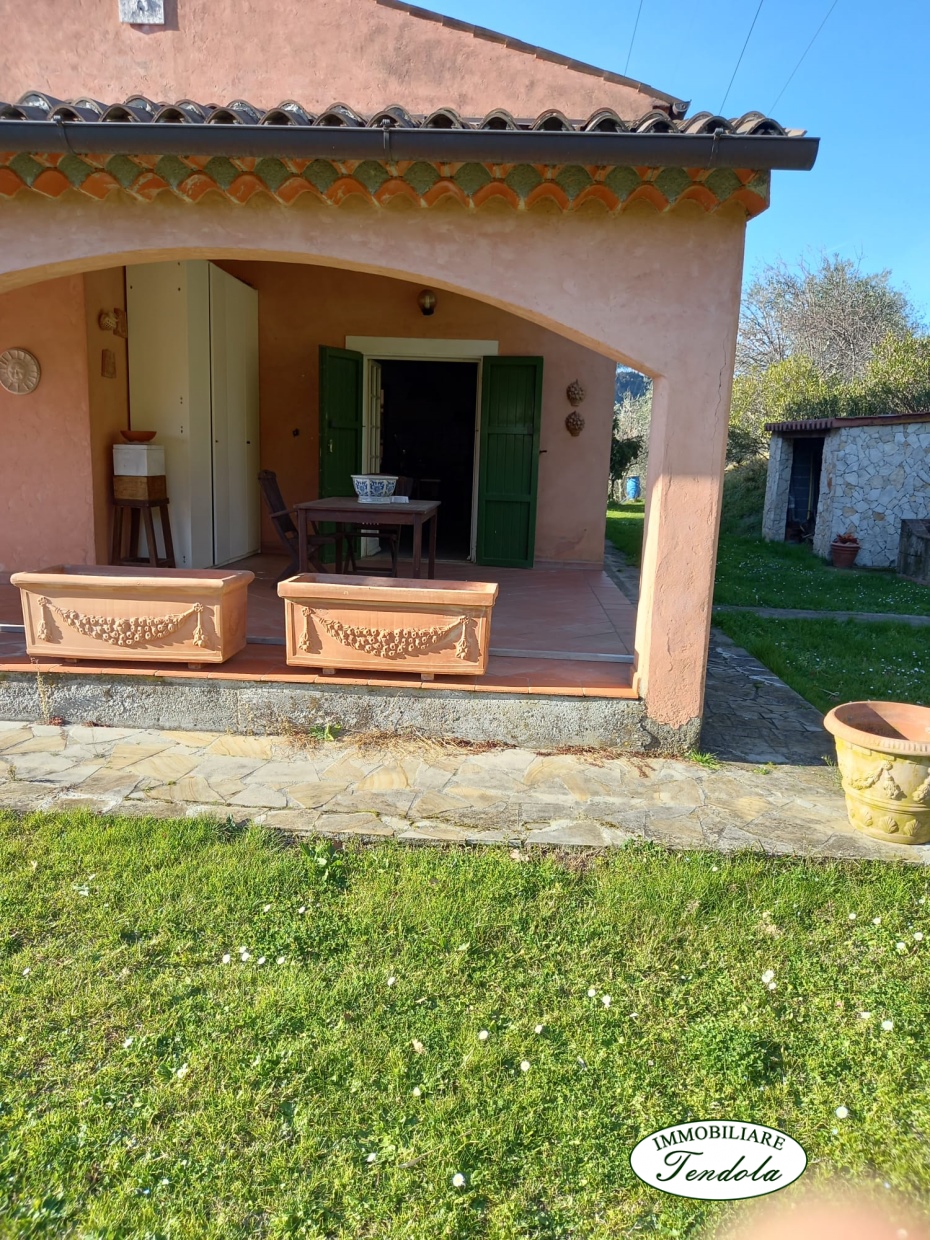 Immagine 3 di Villa in vendita  a Sarzana