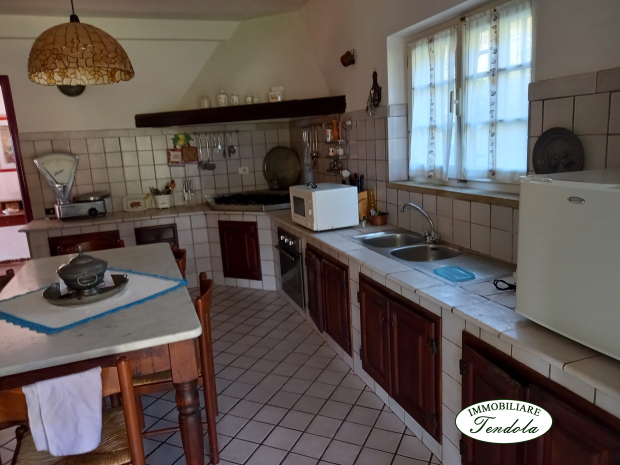 Immagine 10 di Villa in vendita  a Sarzana