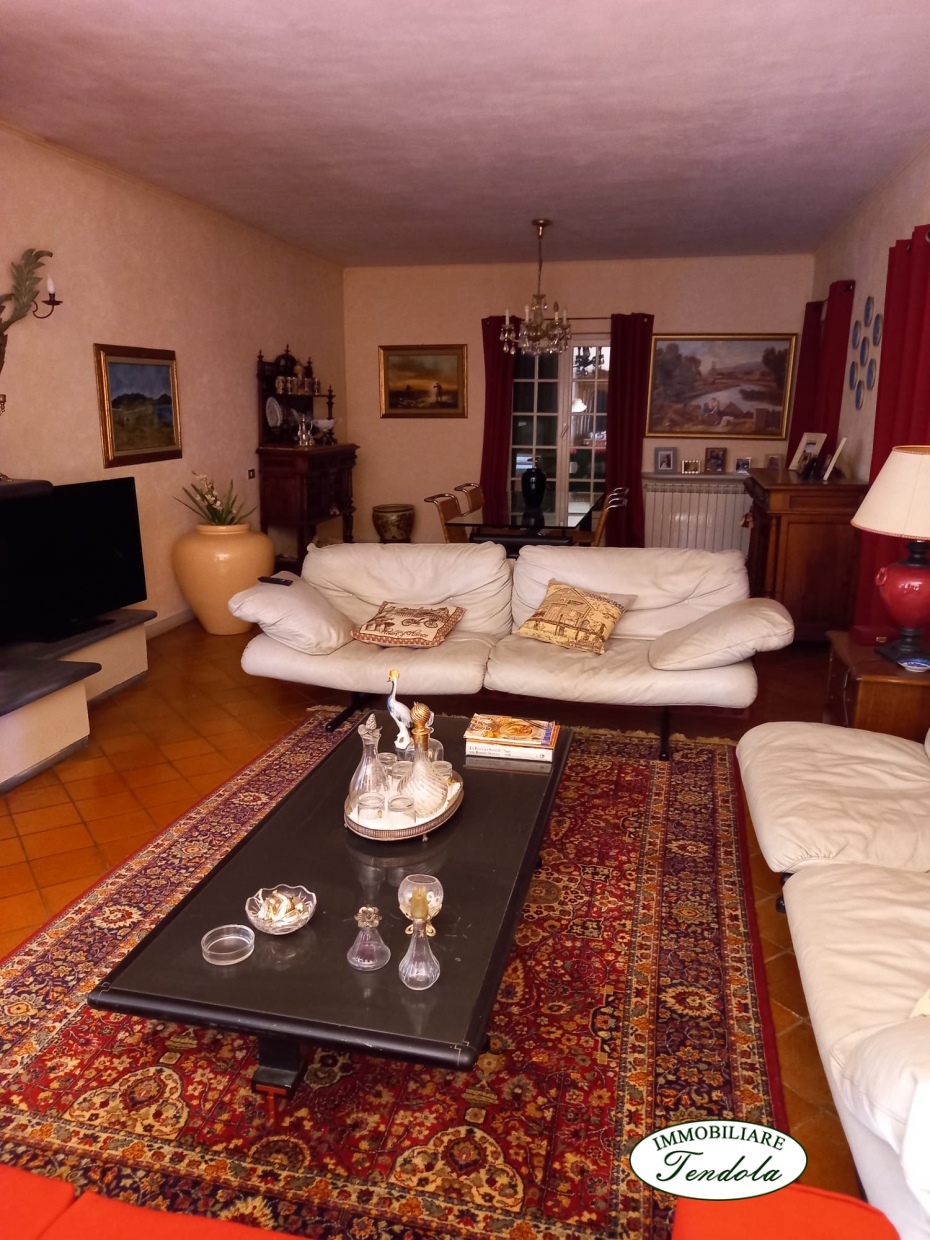 Immagine 8 di Villa in vendita  a Sarzana