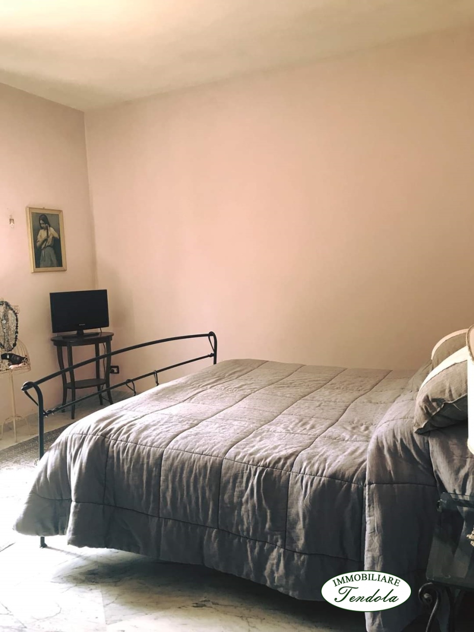 Immagine 4 di Villa in vendita  a Carrara