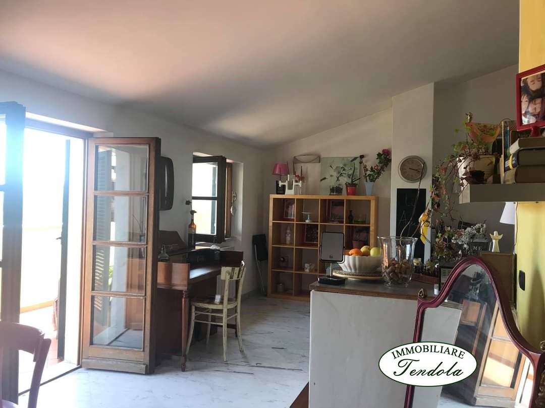 Immagine 7 di Villa in vendita  a Carrara