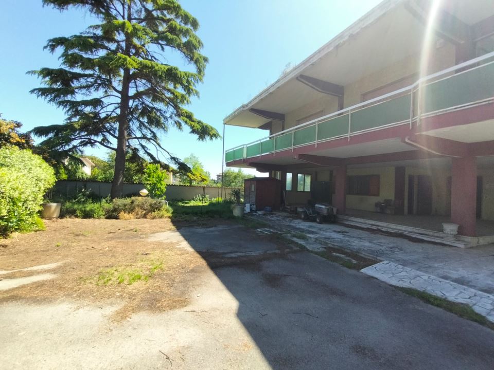 Immagine 6 di Villa in vendita  a San Giovanni Teatino