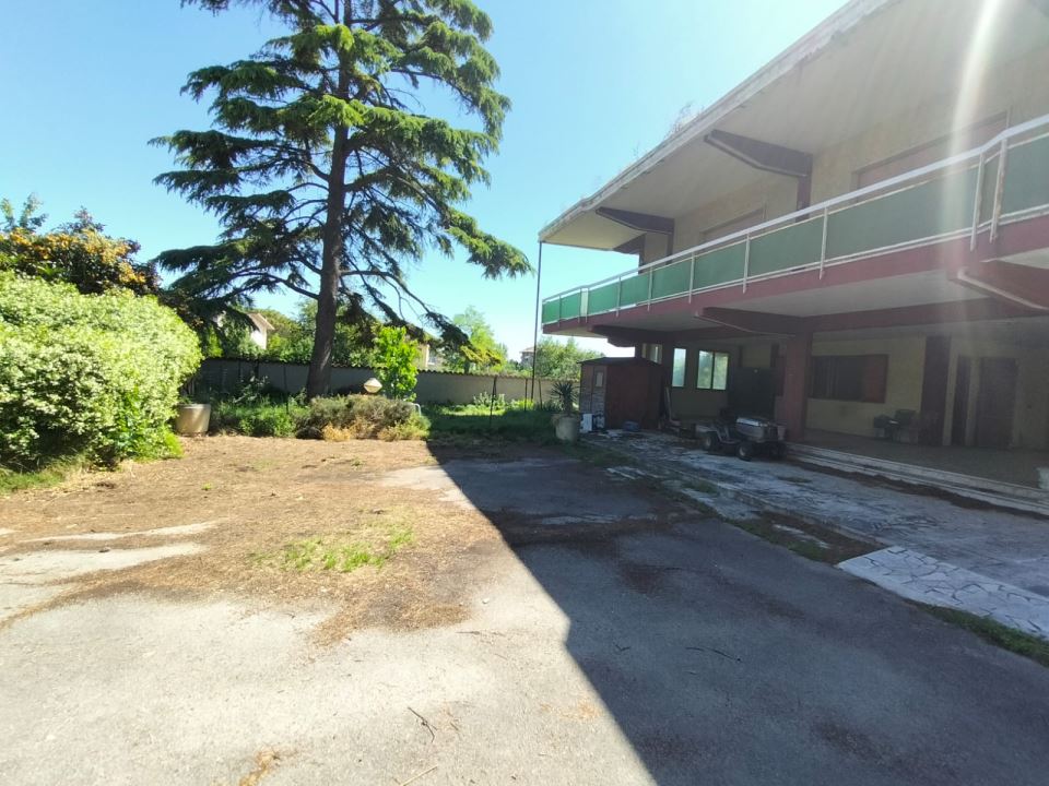 Immagine 9 di Villa in vendita  a San Giovanni Teatino