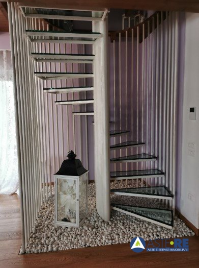 Immagine 4 di Villa in vendita  a Montefiascone