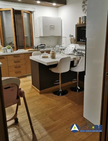 Immagine 3 di Villa in vendita  a Montefiascone