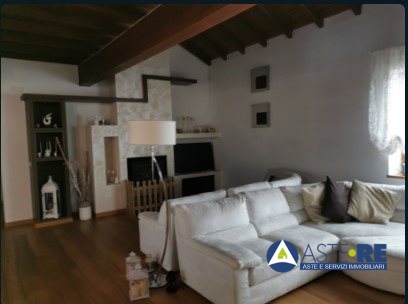 Immagine 2 di Villa in vendita  a Montefiascone