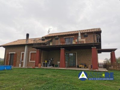 Immagine 1 di Villa in vendita  a Montefiascone