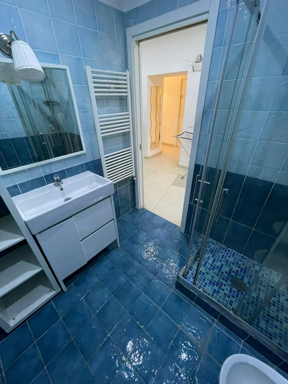 Immagine 8 di Camera in affitto  in Via Luigi Settembrini a Napoli