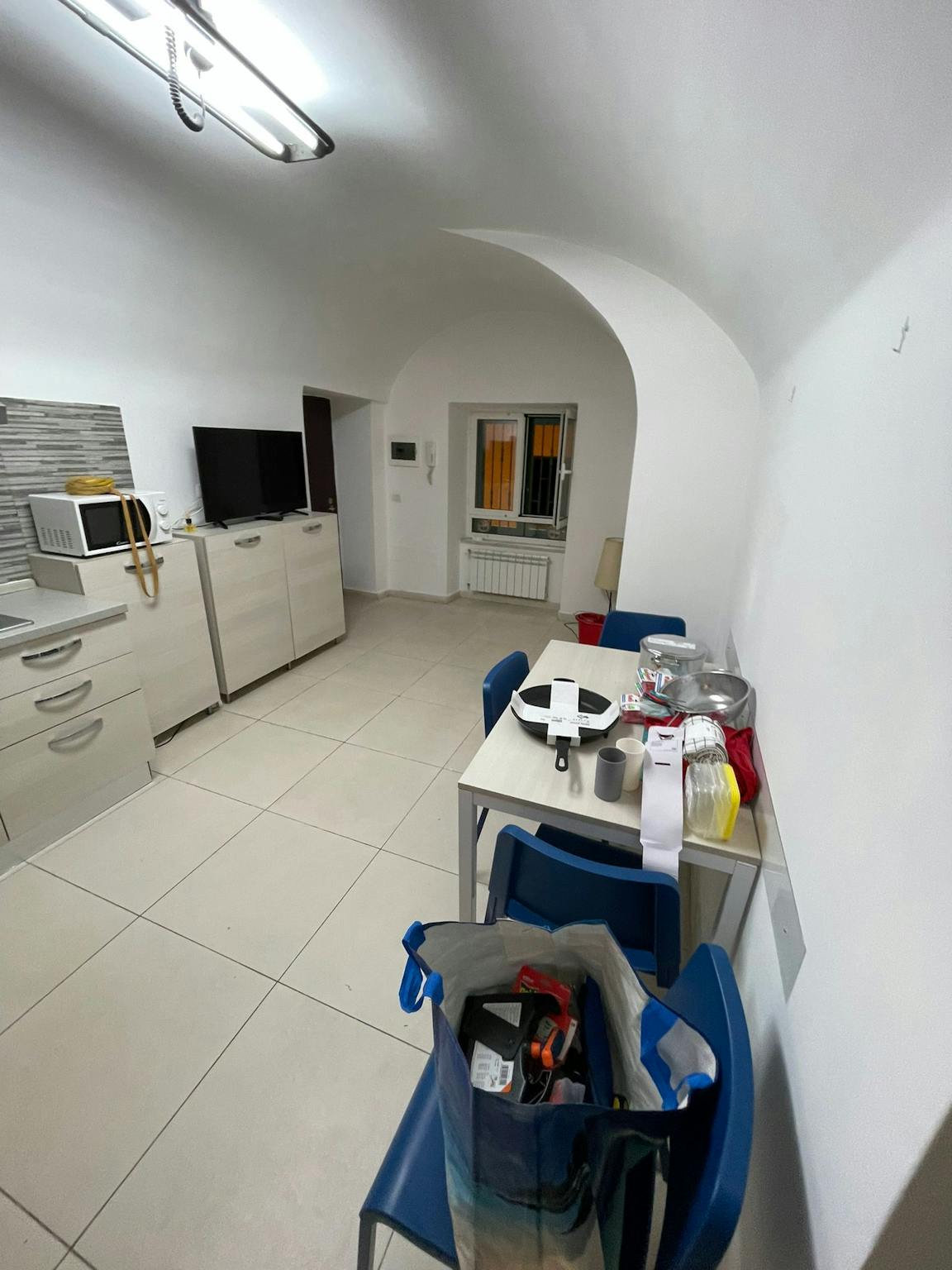 Immagine 5 di Camera in affitto  in Via Luigi Settembrini a Napoli