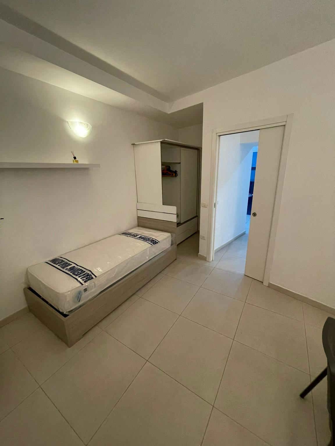 Immagine 3 di Camera in affitto  in Via Luigi Settembrini a Napoli