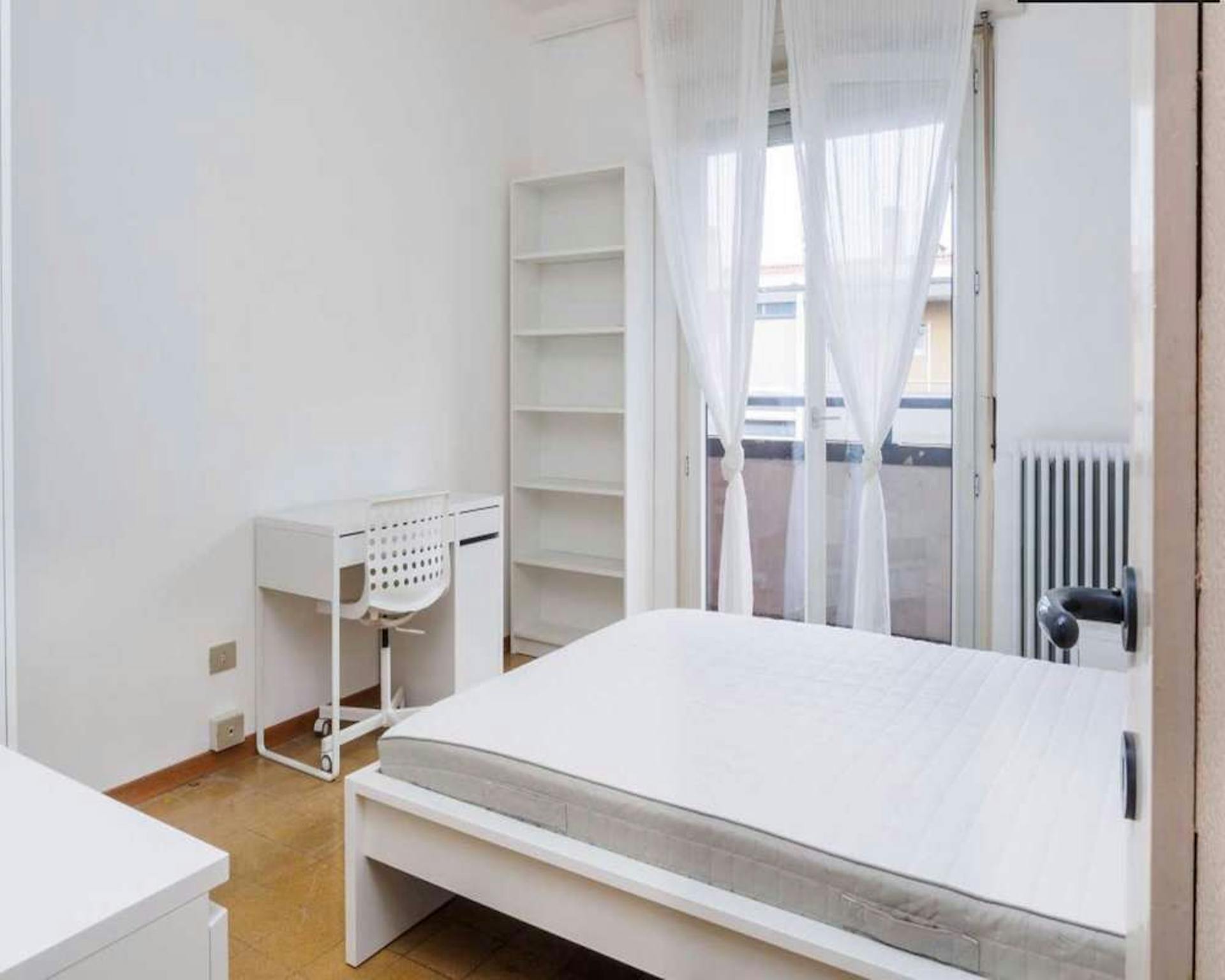 Immagine 5 di Camera in affitto  in Via Luca Ghini a Milano