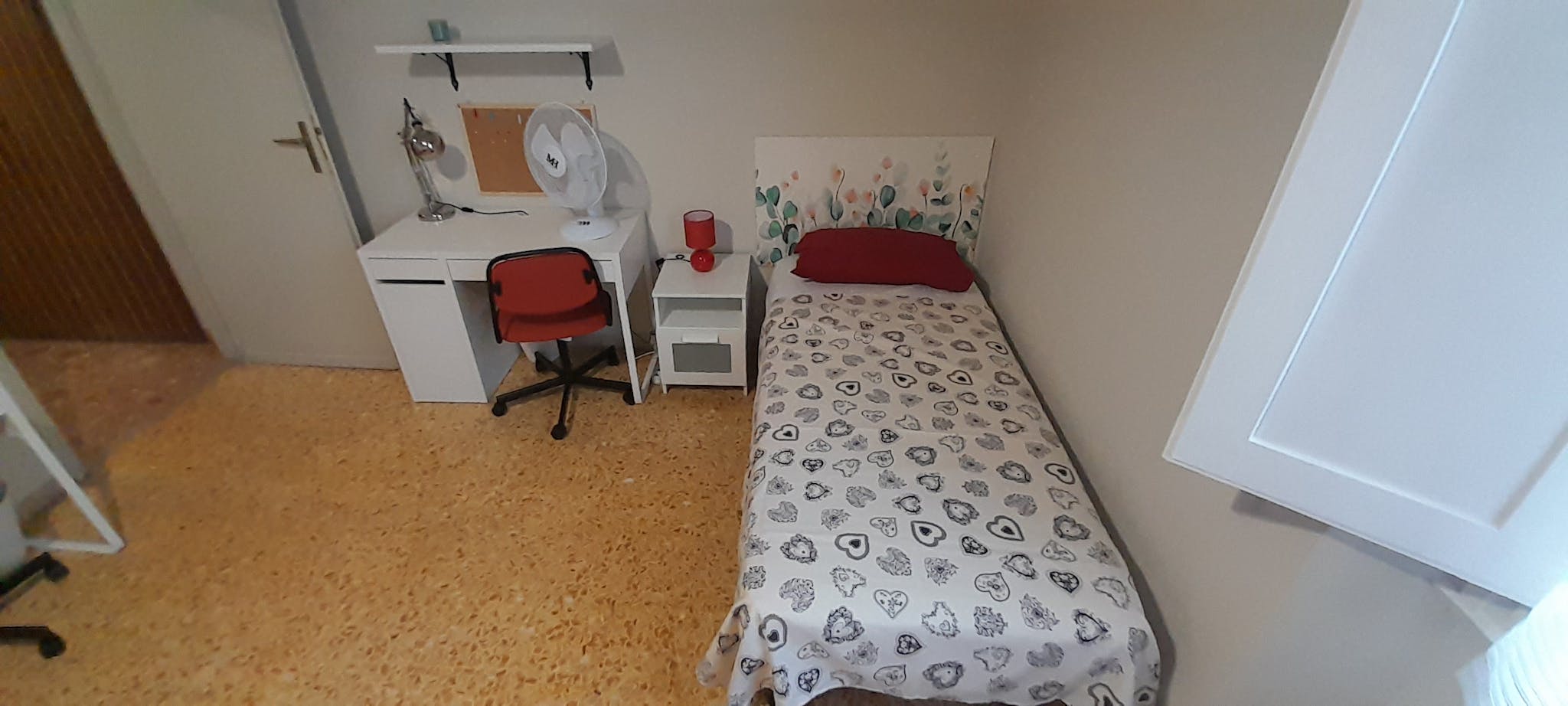 Immagine 2 di Camera condivisa in affitto  in Via Paolo Toscanelli a Firenze