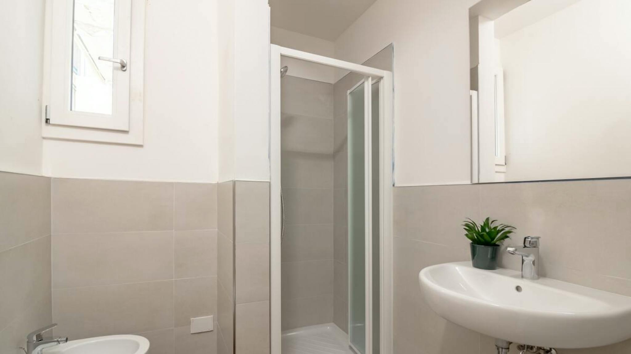 Immagine 3 di Camera in affitto  in Via del Ponte all'Asse a Firenze