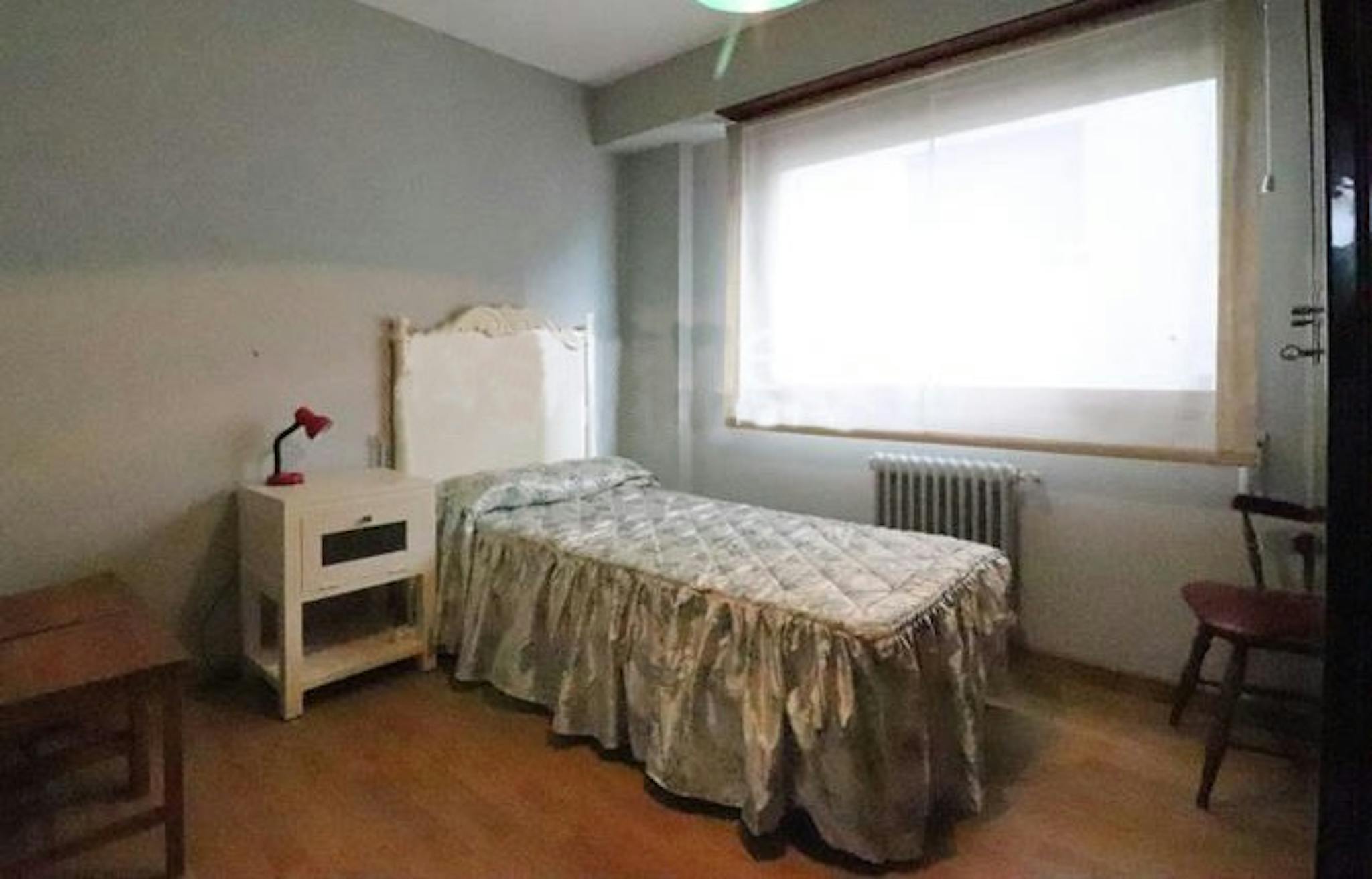 Immagine 1 di Camera in affitto  in Rúa Xuncal a Perillo (Santa Locaia)